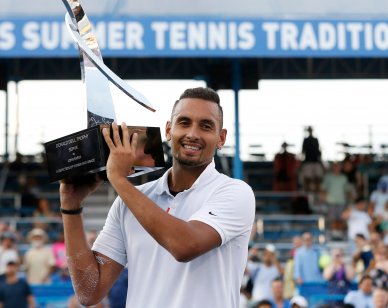 Kyrgios z pucharem - Washington